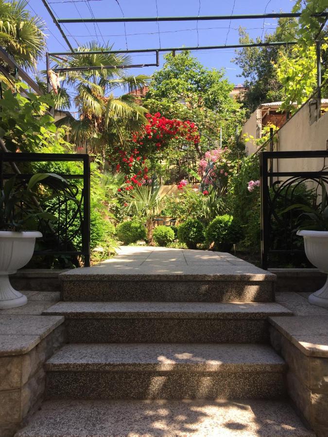 House 41 Bed & Breakfast Tbilisi Bagian luar foto