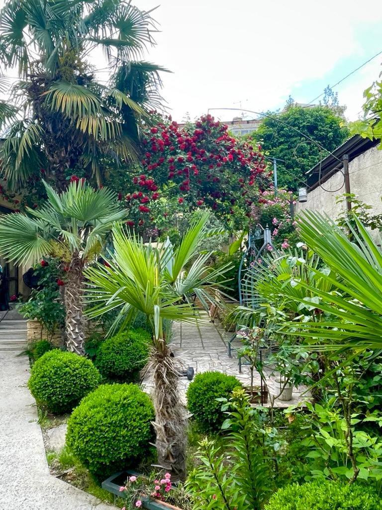 House 41 Bed & Breakfast Tbilisi Bagian luar foto