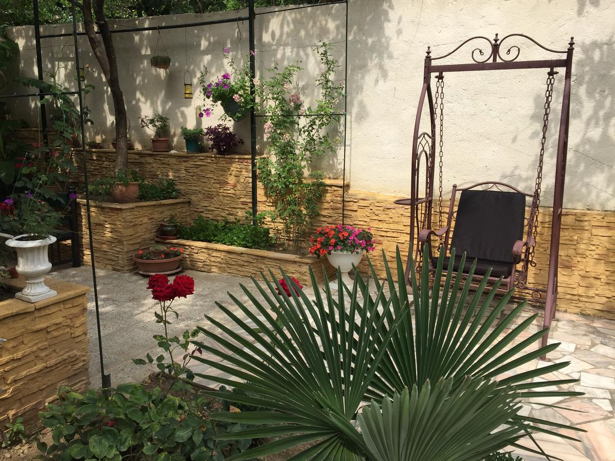 House 41 Bed & Breakfast Tbilisi Bagian luar foto