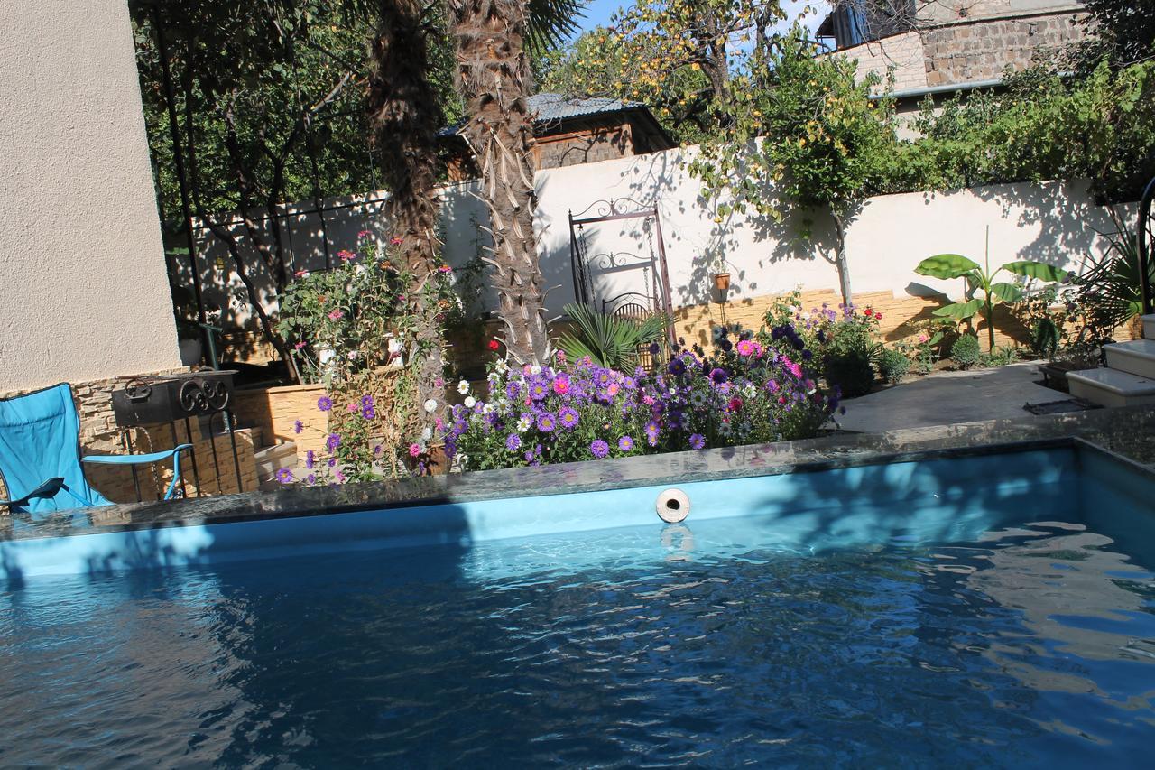 House 41 Bed & Breakfast Tbilisi Bagian luar foto