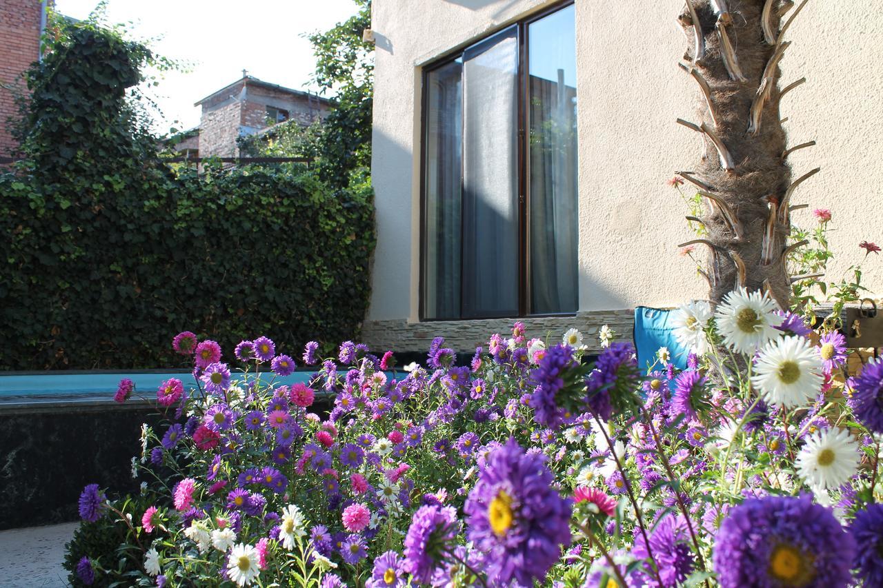 House 41 Bed & Breakfast Tbilisi Bagian luar foto